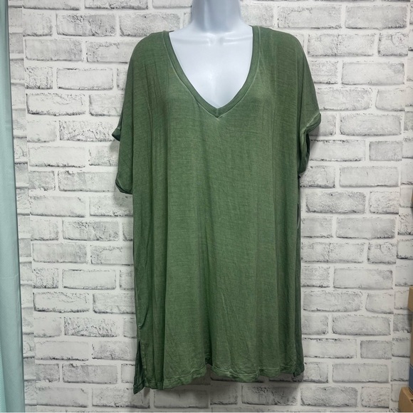 Olivia Sky V-Neck Cuffed Short Sleeve Tee NWT 1X - Picture 1 of 8